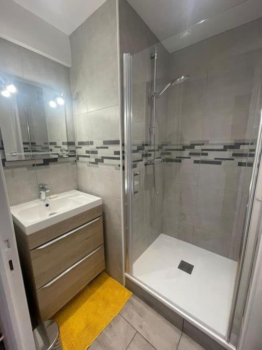 Le Belvedere Dernier Etage Avec Terrasse Wifi Fibre Apartment Tarbes Exterior photo