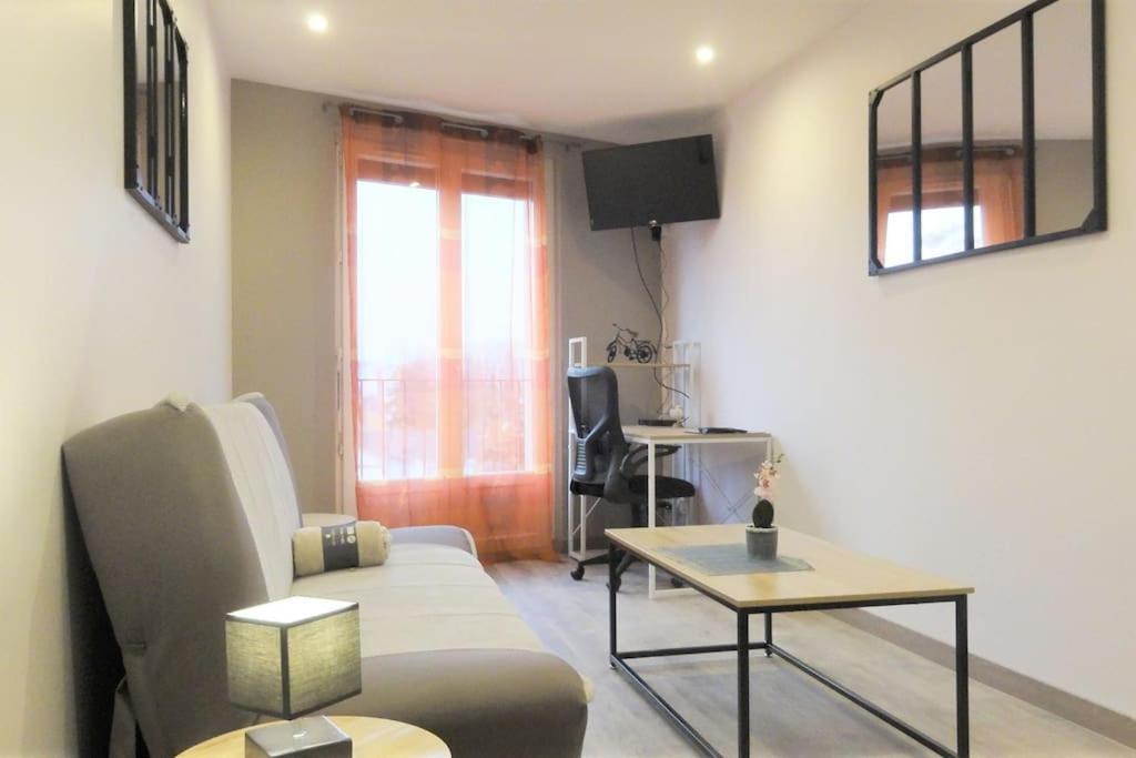Le Belvedere Dernier Etage Avec Terrasse Wifi Fibre Apartment Tarbes Exterior photo