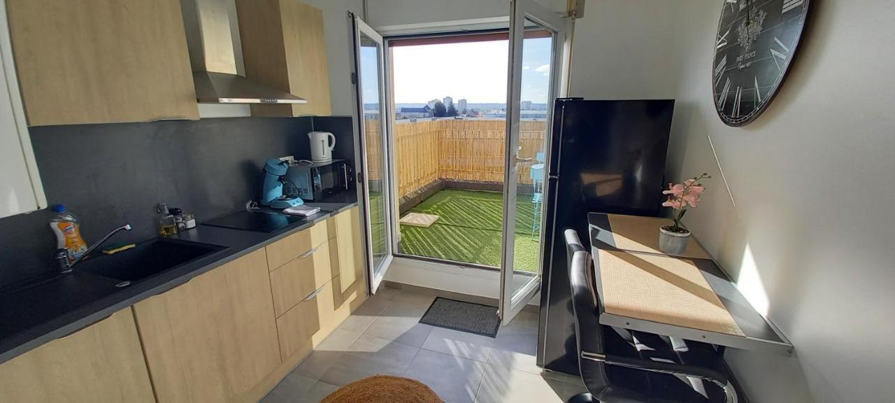 Le Belvedere Dernier Etage Avec Terrasse Wifi Fibre Apartment Tarbes Exterior photo