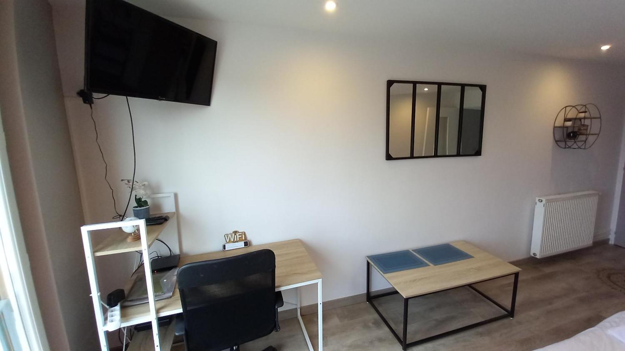 Le Belvedere Dernier Etage Avec Terrasse Wifi Fibre Apartment Tarbes Exterior photo